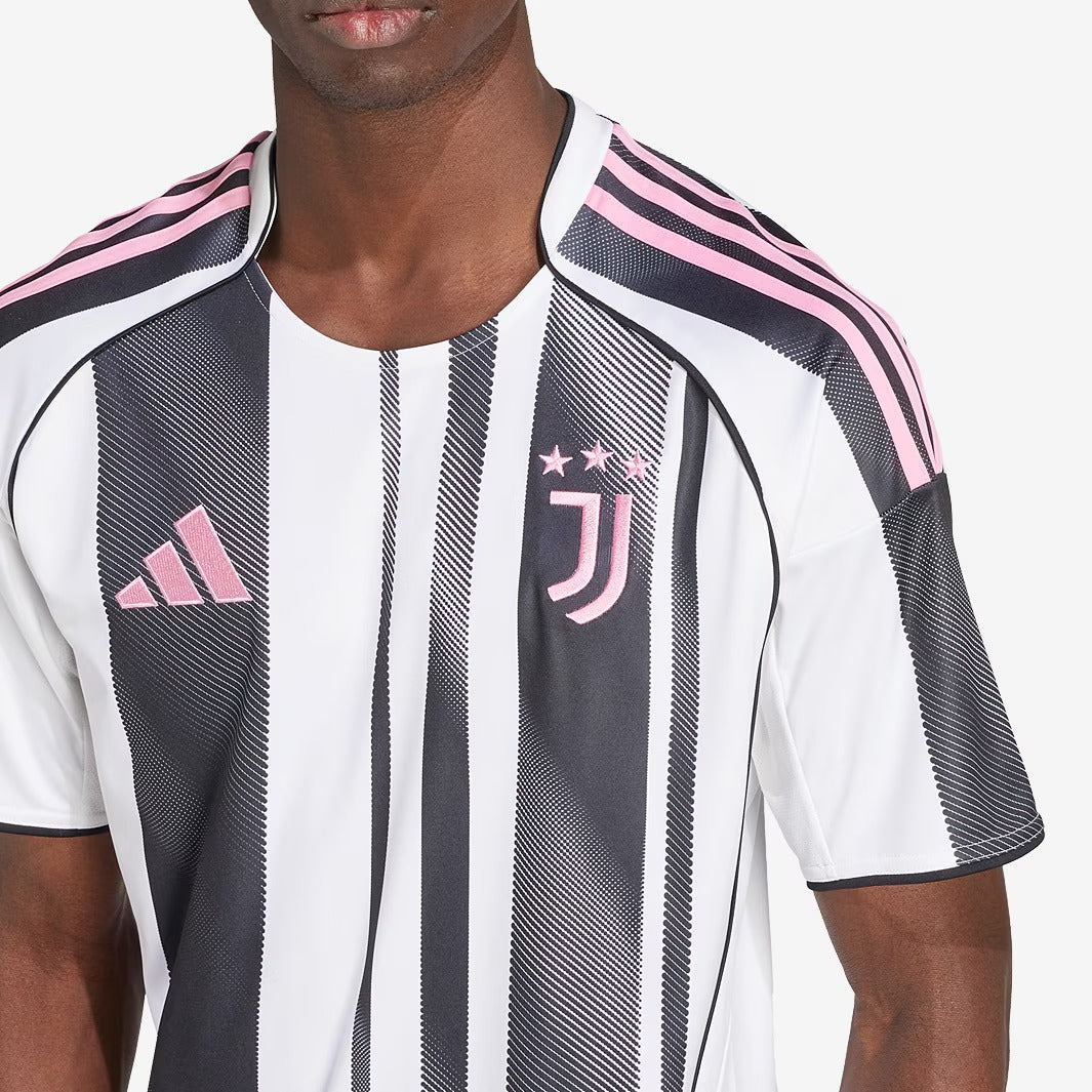 Camisa Juventus 2025/26 I - Vista Frontal/Detalhes