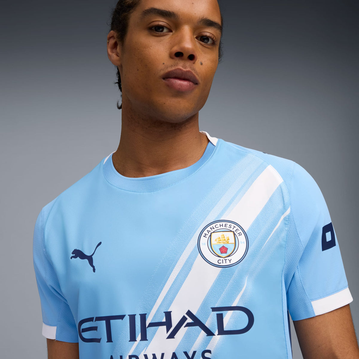 Camisa Manchester City 2025/26 I - Vista Frontal/Detalhes